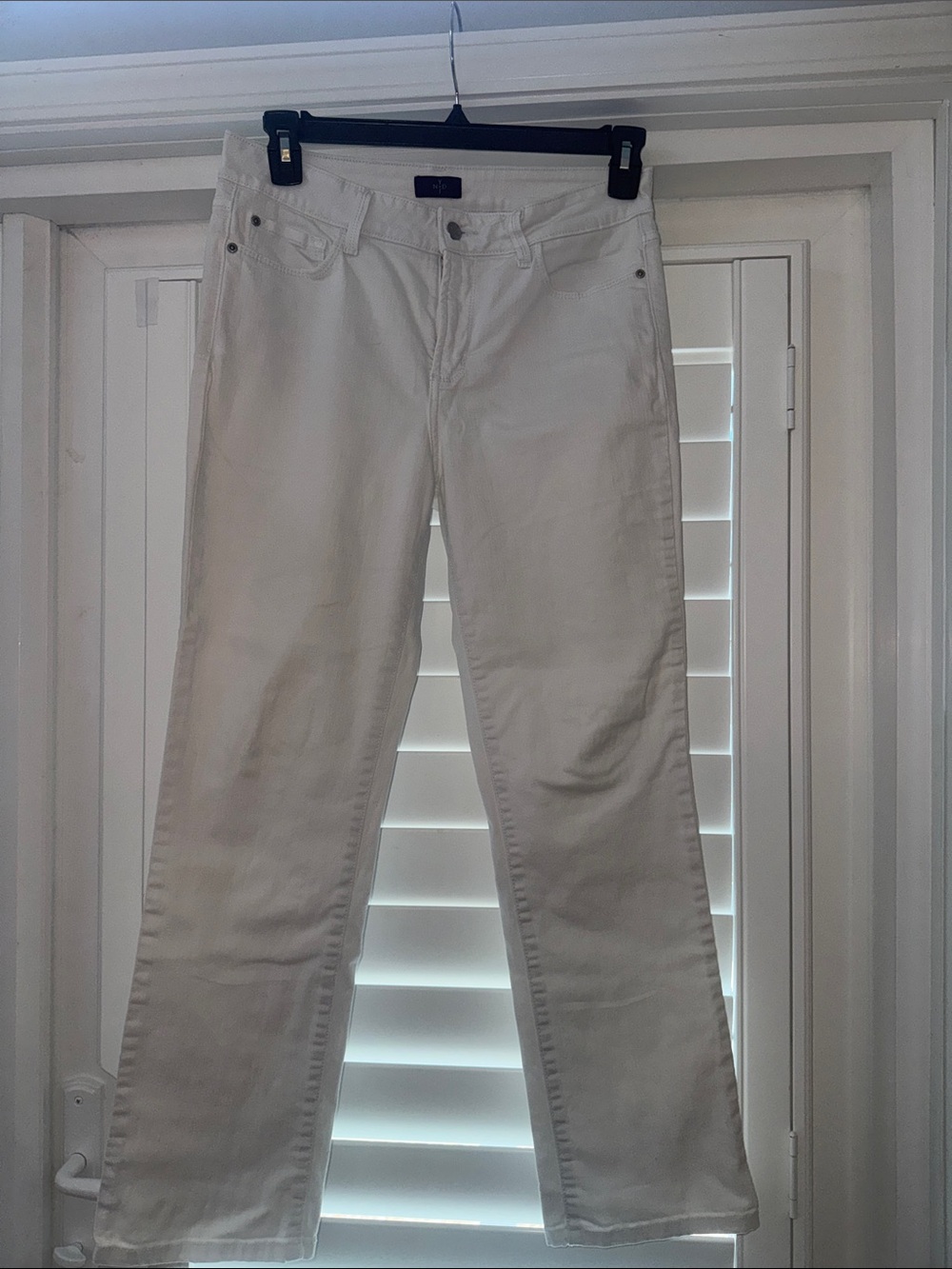 Woman’s White Straight-Leg Jeans Size 8 Stretch